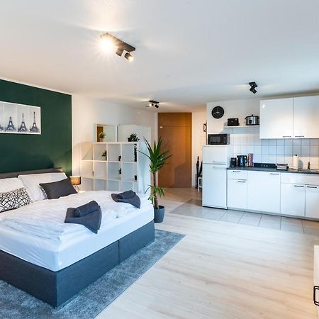 Mercedes I Stuttgart I Kitchen I Home Office I Parkplatz Böblingen Eksteriør billede