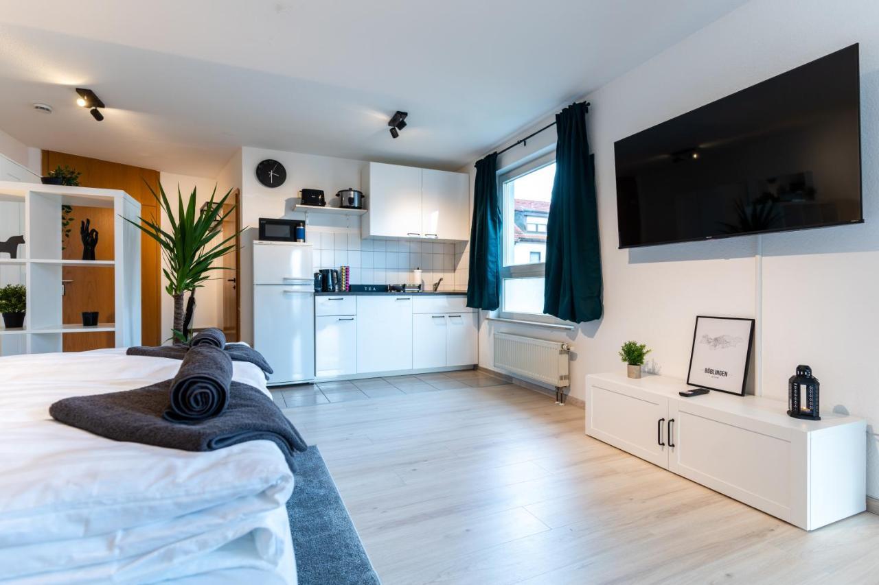 Mercedes I Stuttgart I Kitchen I Home Office I Parkplatz Böblingen Eksteriør billede